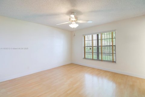 Casa en venta en Miami, Florida, 3 dormitorios, 151.34 m2 № 1831002 - foto 12
