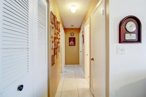 Casa en venta en Miami, Florida, 3 dormitorios, 151.34 m2 № 1831002 - foto 11