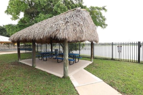 Casa en venta en Miami, Florida, 3 dormitorios, 151.34 m2 № 1831002 - foto 27