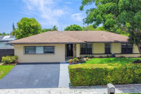 Casa en venta en Miami, Florida, 3 dormitorios, 151.34 m2 № 1831002 - foto 2
