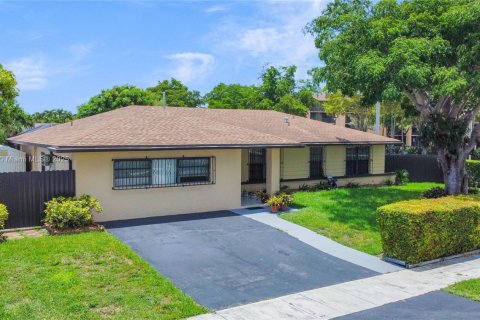 Casa en venta en Miami, Florida, 3 dormitorios, 151.34 m2 № 1831002 - foto 1