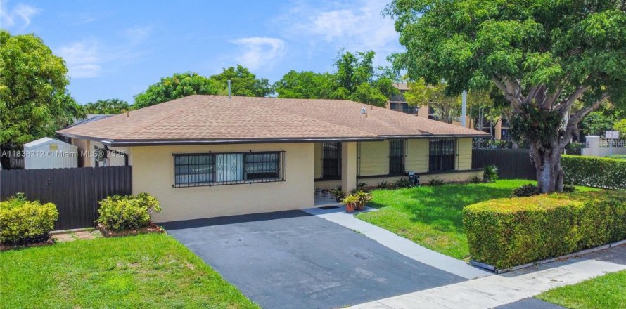 Casa en Miami, Florida 3 dormitorios, 151.34 m2 № 1831002