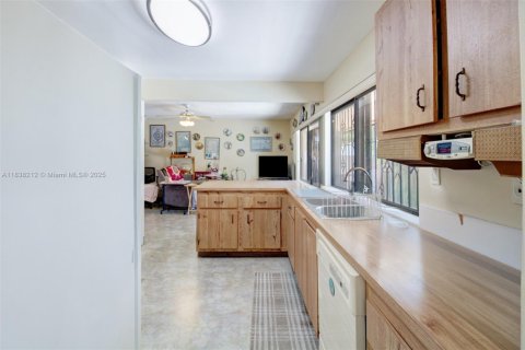 Casa en venta en Miami, Florida, 3 dormitorios, 151.34 m2 № 1831002 - foto 8