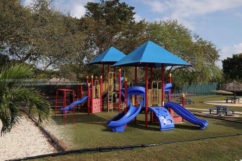 Casa en venta en Miami, Florida, 3 dormitorios, 151.34 m2 № 1831002 - foto 26