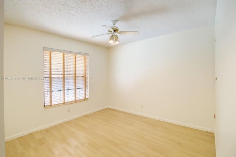 Casa en venta en Miami, Florida, 3 dormitorios, 151.34 m2 № 1831002 - foto 14