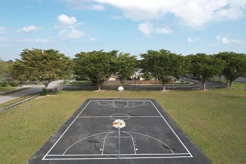 Casa en venta en Miami, Florida, 3 dormitorios, 151.34 m2 № 1831002 - foto 24
