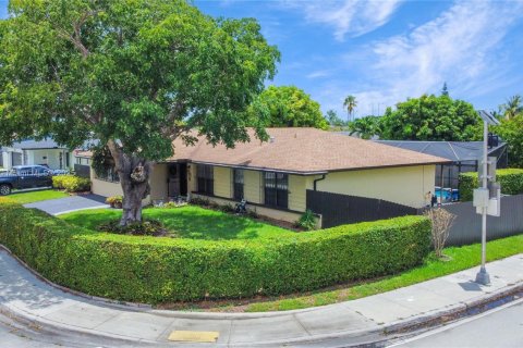 Casa en venta en Miami, Florida, 3 dormitorios, 151.34 m2 № 1831002 - foto 4