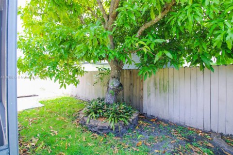 Casa en venta en Miami, Florida, 3 dormitorios, 151.34 m2 № 1831002 - foto 23