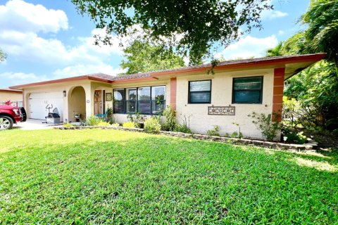 House in Boca Raton, Florida 4 bedrooms, 151.62 sq.m. № 1187730 - photo 1