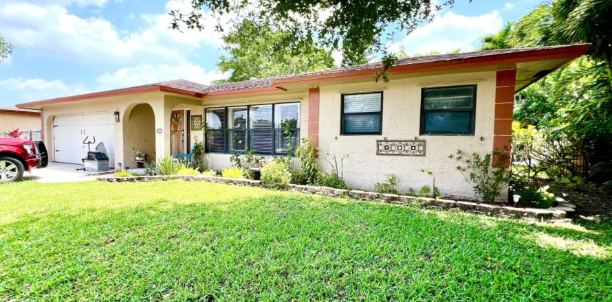 House in Boca Raton, Florida 4 bedrooms, 151.62 sq.m. № 1187730
