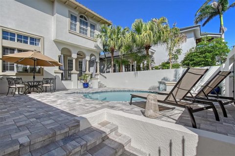 House in Sarasota, Florida 3 bedrooms, 233.28 sq.m. № 1759288 - photo 3