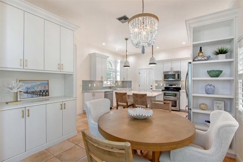 House in Sarasota, Florida 3 bedrooms, 233.28 sq.m. № 1759288 - photo 14