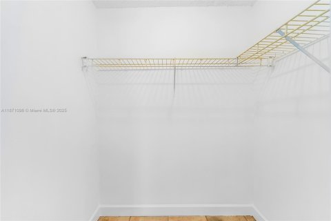 Condo in Davie, Florida, 2 bedrooms  № 1895640 - photo 13