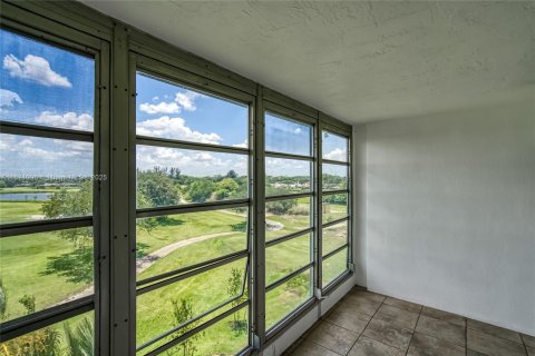 Condo in Davie, Florida, 2 bedrooms  № 1895640 - photo 22