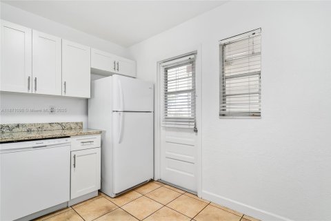 Condo in Davie, Florida, 2 bedrooms  № 1895640 - photo 21