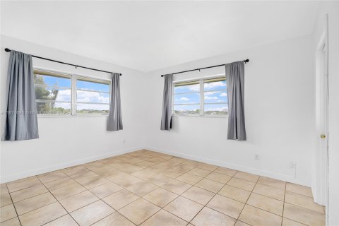 Condo in Davie, Florida, 2 bedrooms  № 1895640 - photo 8