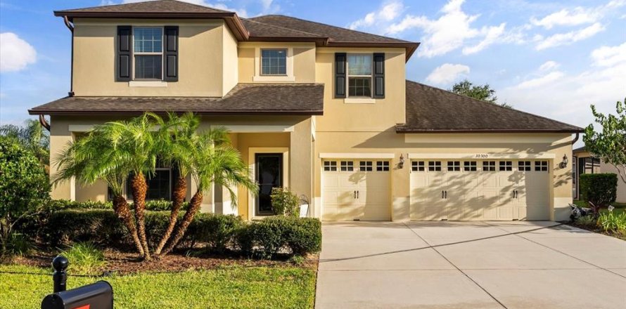 House in Mount Dora, Florida 5 bedrooms, 329.25 sq.m. № 1815570