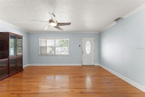 House in Orlando, Florida 3 bedrooms, 125.51 sq.m. № 1686684 - photo 9