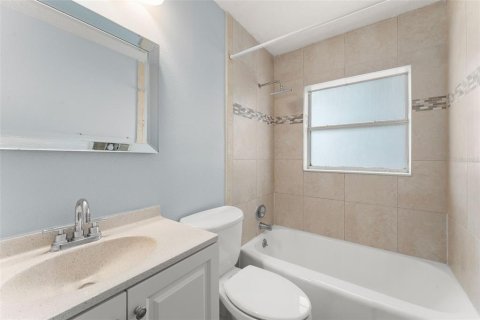 House in Orlando, Florida 3 bedrooms, 125.51 sq.m. № 1686684 - photo 12