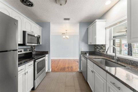 House in Orlando, Florida 3 bedrooms, 125.51 sq.m. № 1686684 - photo 7