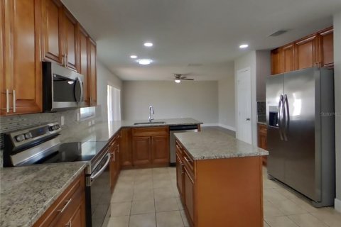 Villa ou maison à louer à Gibsonton, Floride: 4 chambres, 235.79 m2 № 1868946 - photo 8