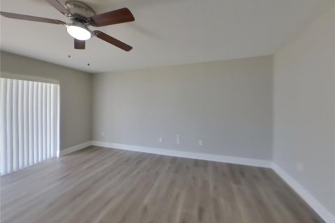 Villa ou maison à louer à Gibsonton, Floride: 4 chambres, 235.79 m2 № 1868946 - photo 5