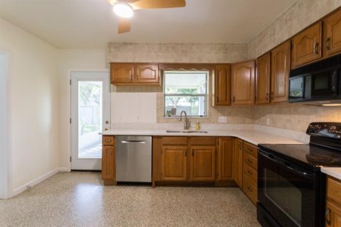 House in Safety Harbor, Florida 3 bedrooms, 114.73 sq.m. № 1868922 - photo 17