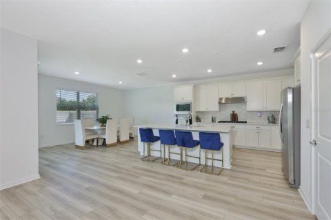 House in Valrico, Florida 5 bedrooms, 319.86 sq.m. № 2237289 - photo 7