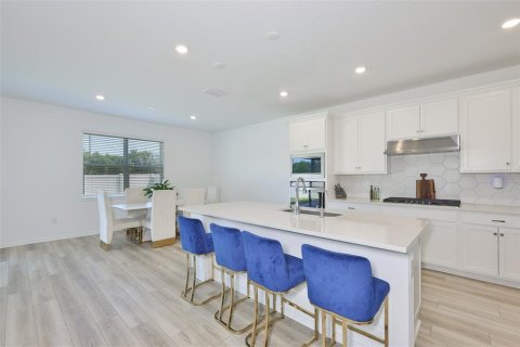 House in Valrico, Florida 5 bedrooms, 319.86 sq.m. № 2237289 - photo 8