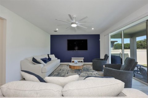 House in Valrico, Florida 5 bedrooms, 319.86 sq.m. № 2237289 - photo 16