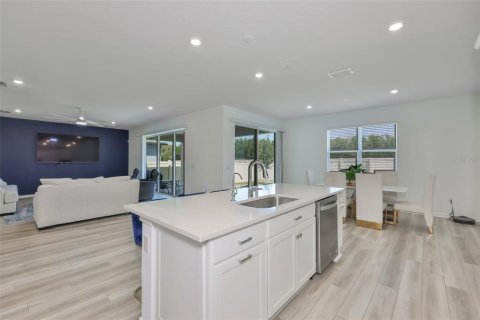 House in Valrico, Florida 5 bedrooms, 319.86 sq.m. № 2237289 - photo 12