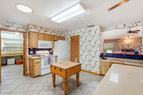 House in Ormond Beach, Florida 3 bedrooms № 2043343 - photo 6