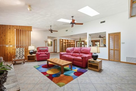 House in Ormond Beach, Florida 3 bedrooms № 2043343 - photo 4