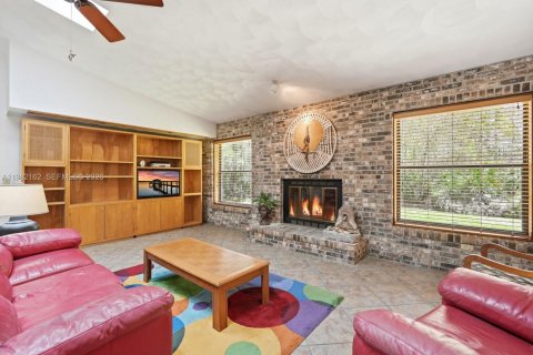 House in Ormond Beach, Florida 3 bedrooms № 2043343 - photo 3