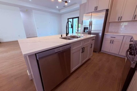 Купить виллу или дом в Норт-Порт, Флорида 11 комнат, 183.48м2, № 2123400 - фото 12
