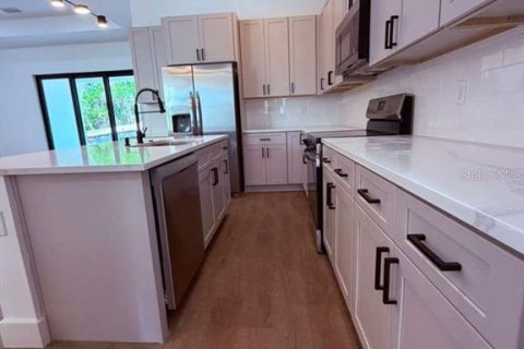 Купить виллу или дом в Норт-Порт, Флорида 11 комнат, 183.48м2, № 2123400 - фото 10