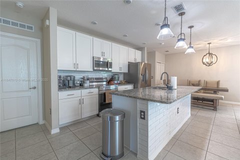 House in Port St. Lucie, Florida 3 bedrooms, 150.13 sq.m. № 1847718 - photo 5