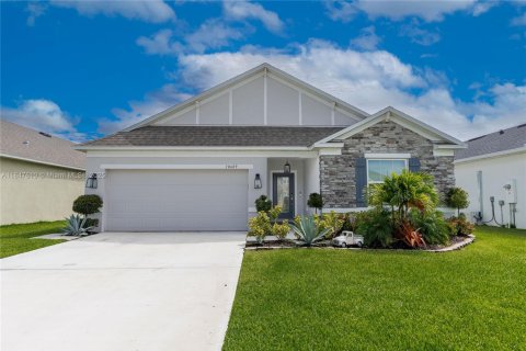 House in Port St. Lucie, Florida 3 bedrooms, 150.13 sq.m. № 1847718 - photo 1