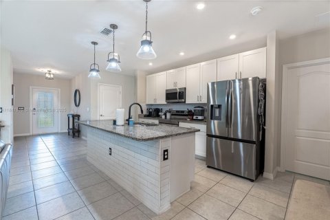 House in Port St. Lucie, Florida 3 bedrooms, 150.13 sq.m. № 1847718 - photo 4