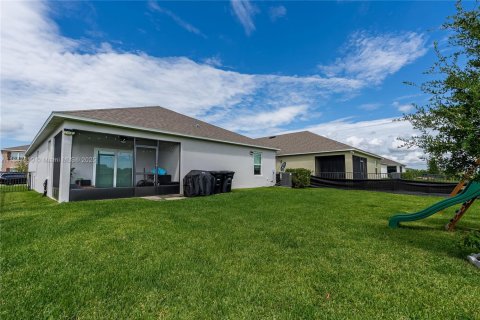 House in Port St. Lucie, Florida 3 bedrooms, 150.13 sq.m. № 1847718 - photo 13