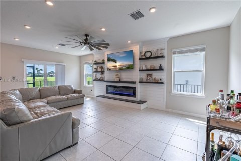 House in Port St. Lucie, Florida 3 bedrooms, 150.13 sq.m. № 1847718 - photo 2