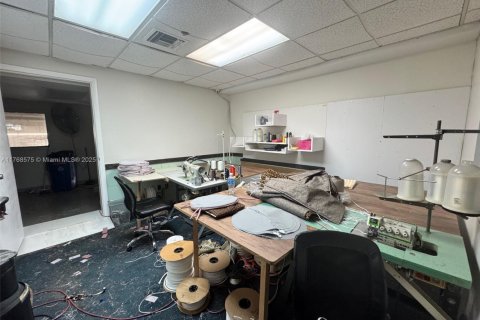 Immobilier commercial à vendre à Hialeah, Floride № 1934413 - photo 30