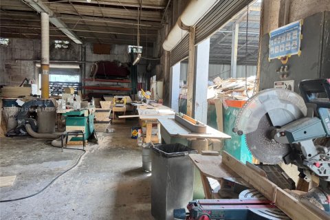 Immobilier commercial à vendre à Hialeah, Floride № 1934413 - photo 4