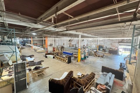 Immobilier commercial à vendre à Hialeah, Floride № 1934413 - photo 1