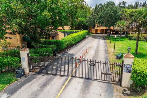 Condominio en venta en Plantation, Florida, 2 dormitorios, 120.4 m2 № 1868405 - foto 2