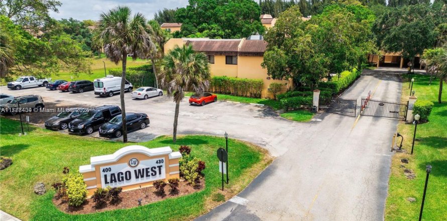 Condominio en Plantation, Florida, 2 dormitorios  № 1868405
