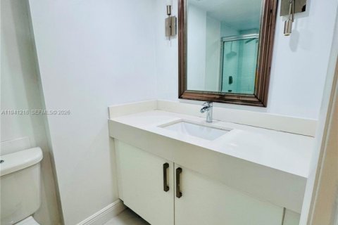 Condo in Aventura, Florida, 2 bedrooms № 2152721 - photo 29