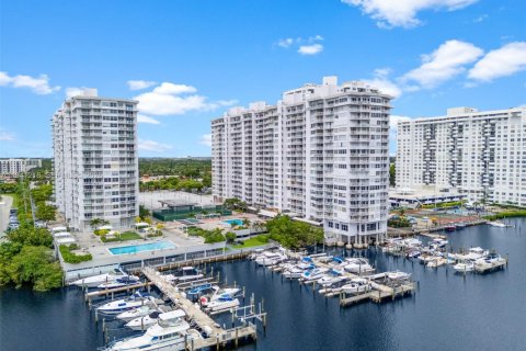 Condo in Aventura, Florida, 2 bedrooms № 2152721