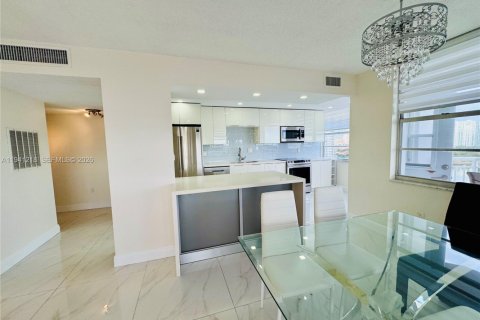 Condo in Aventura, Florida, 2 bedrooms № 2152721 - photo 20