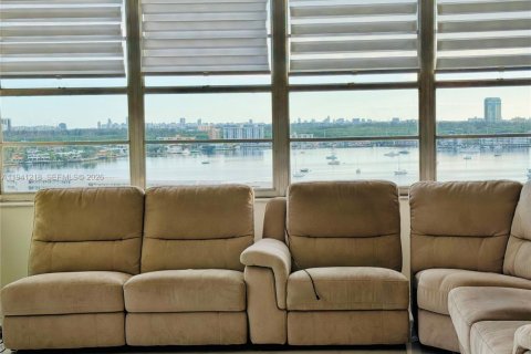 Condo in Aventura, Florida, 2 bedrooms № 2152721 - photo 17